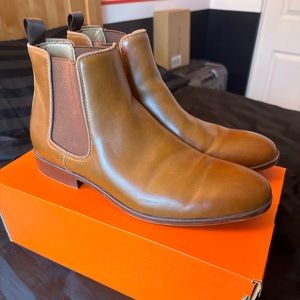 Tan Apt 9 Men’s Chelsea Boots size 9